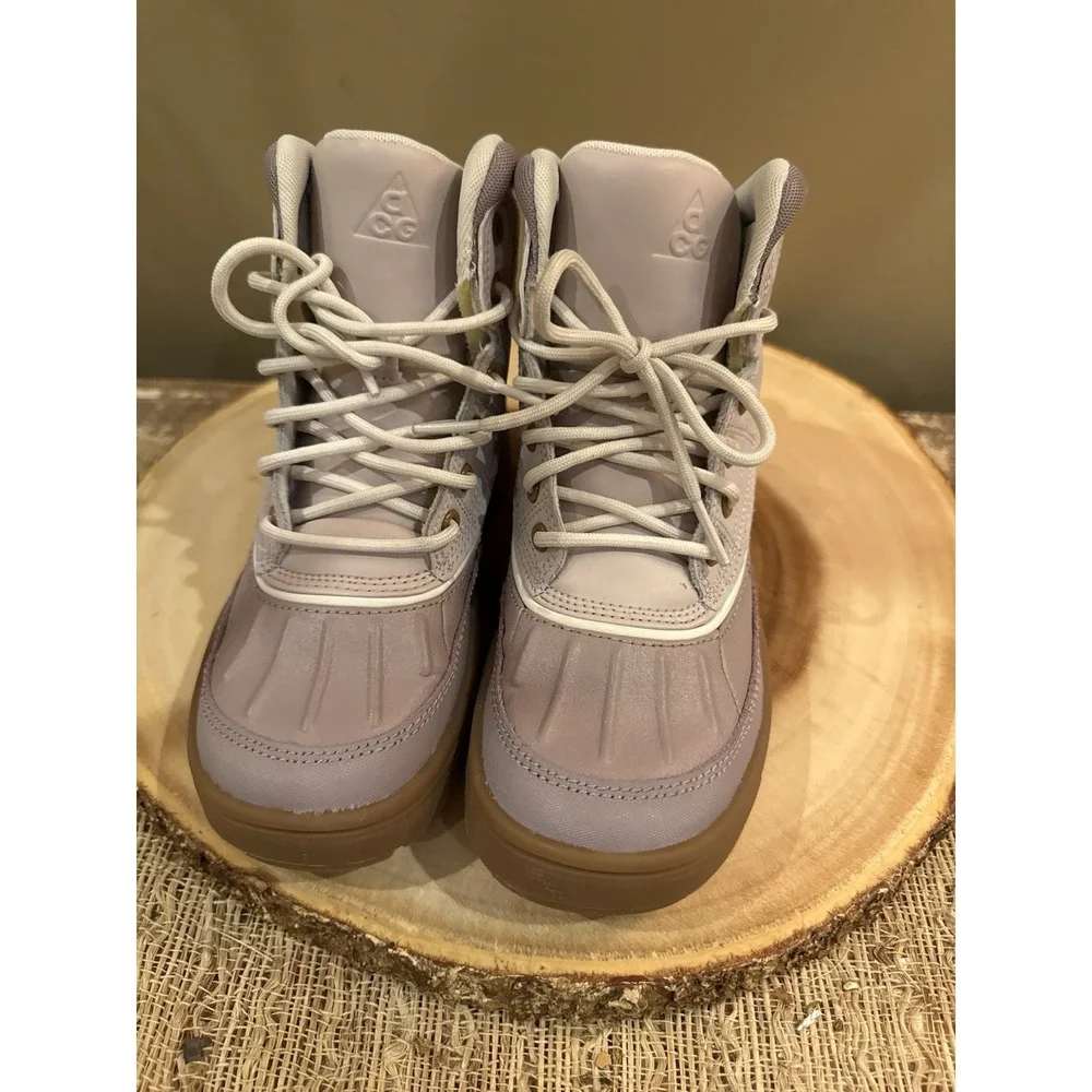 NIKE Youth Kids WOODSIDE 2 HIGH Waterproof Boots Platinum Violet (HF0767 200) 1Y